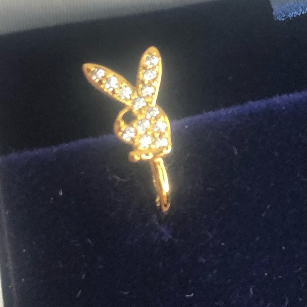 PlayBoy nose stud you alway dream to have one it a fake one no piercing needed !
